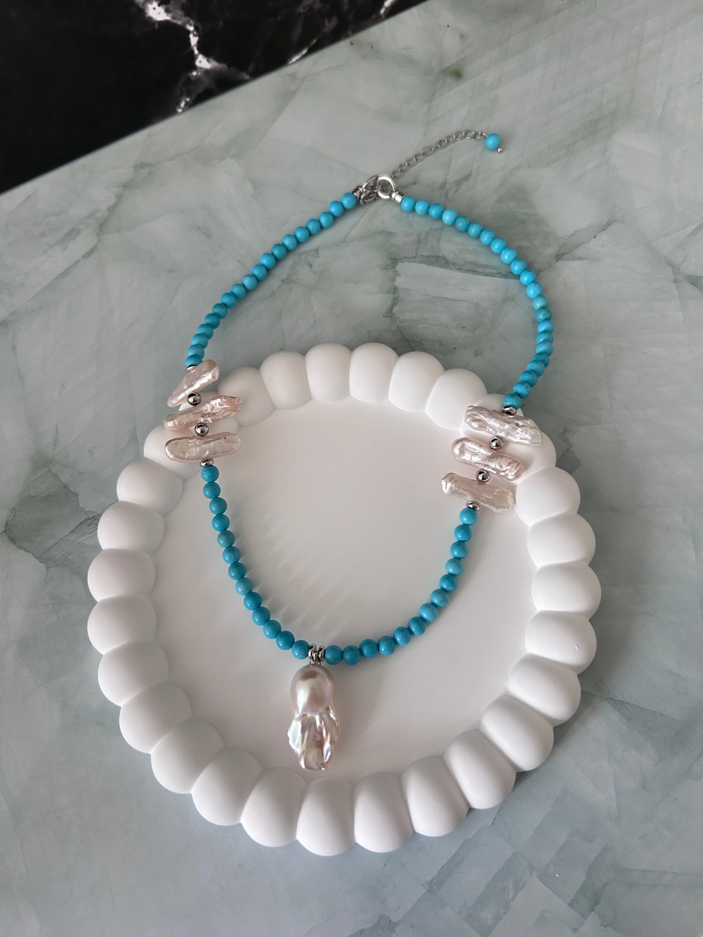 Collier perle baroque avec pierres turquoises