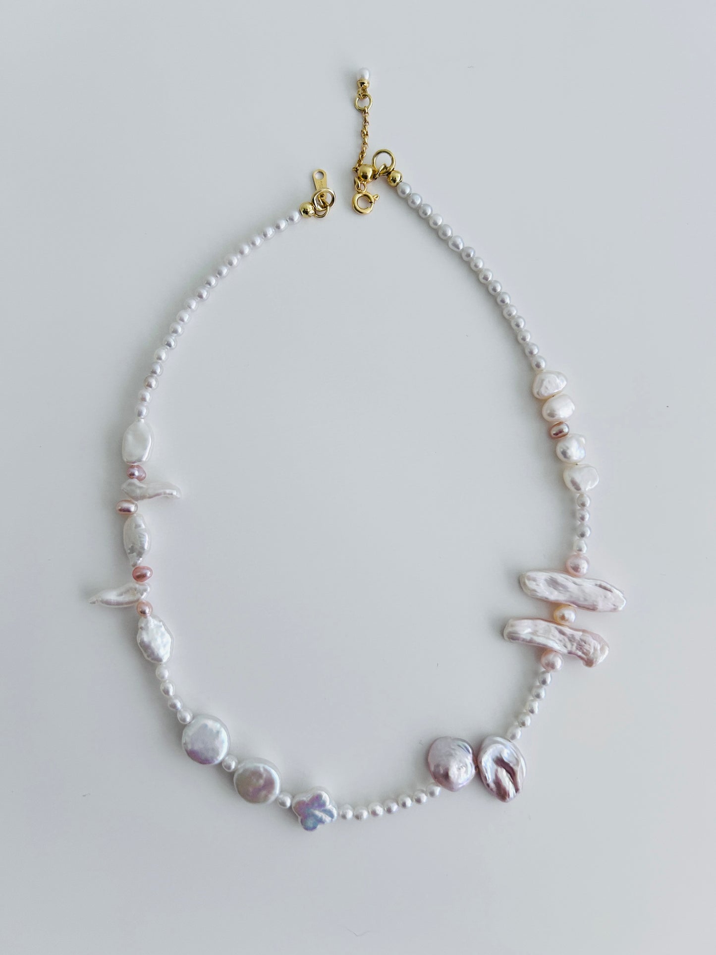 Collier court tout en perles Keshi