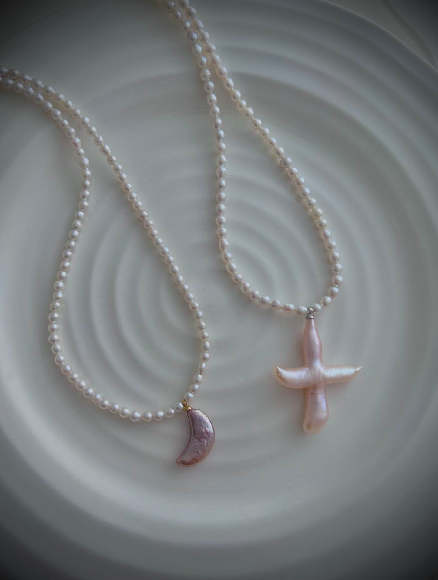 Collier en perles avec croix
