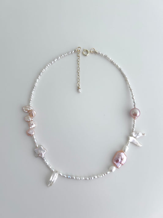 Collier court tout en perles keshi